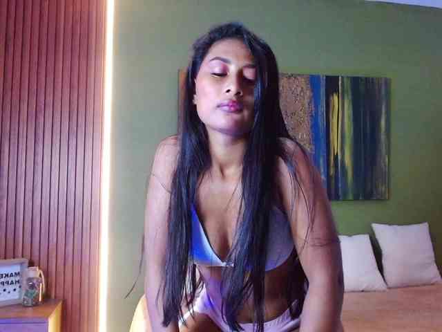 Zaara-Black webcam