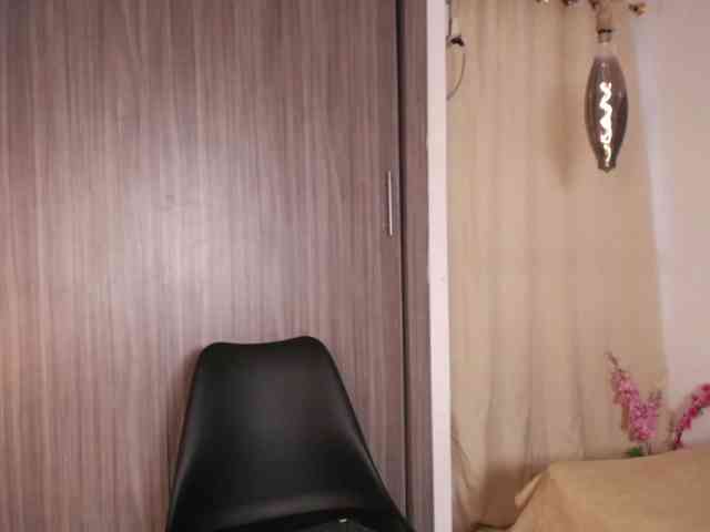 Zaara-Black webcam