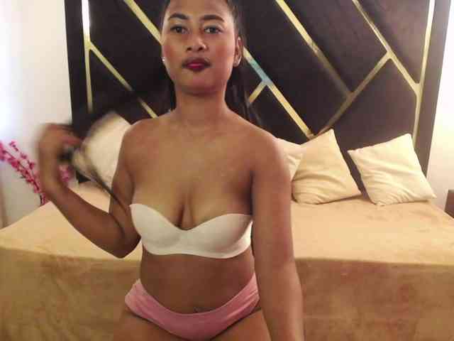 Zaara-Black webcam