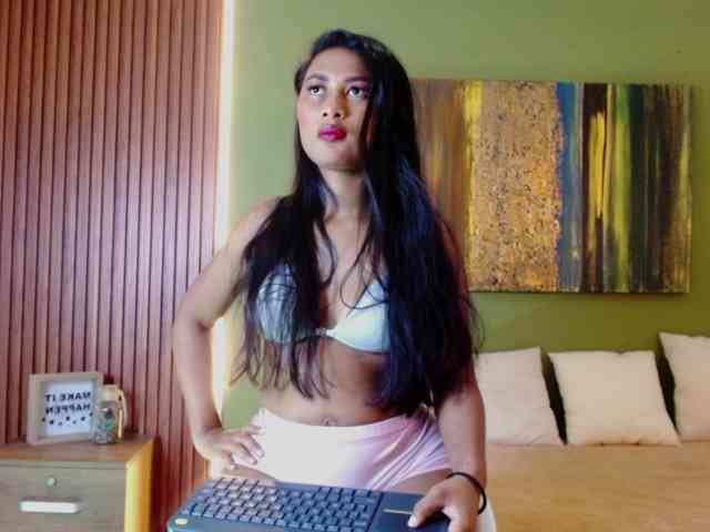 Zaara-Black webcam