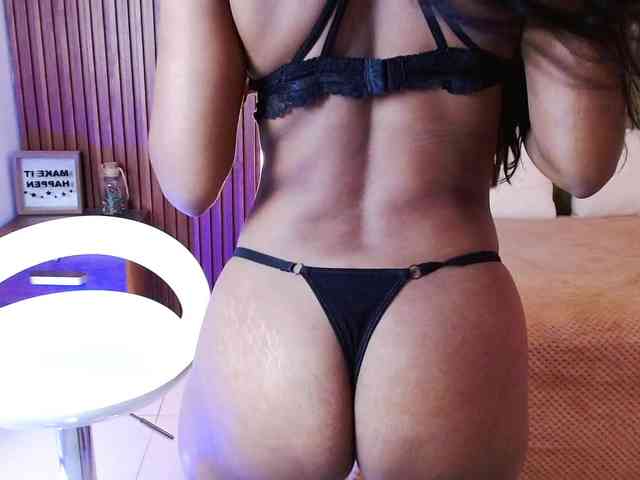Zaara-Black webcam
