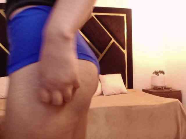 Zaara-Black webcam