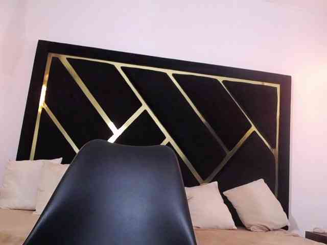 Zaara-Black webcam
