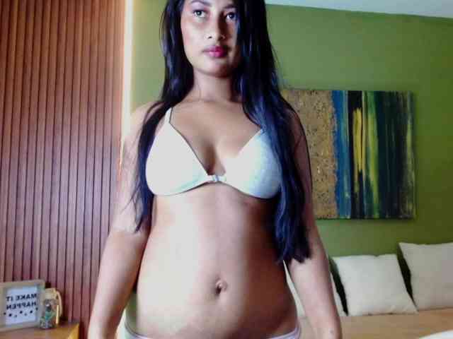 Zaara-Black webcam