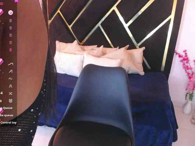 Zaara-Black webcam