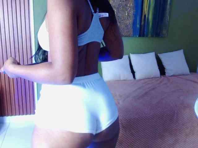 Zaara-Black webcam