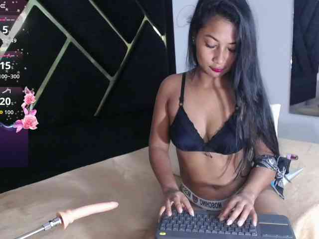 Zaara-Black webcam
