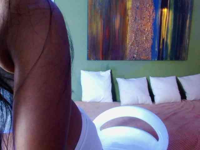 Zaara-Black webcam