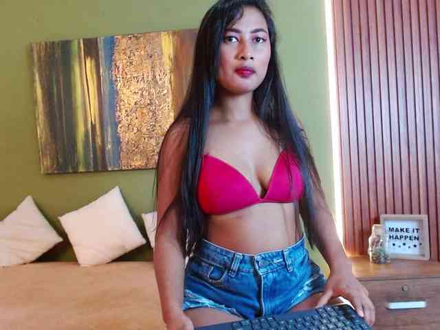 Zaara-Black webcam
