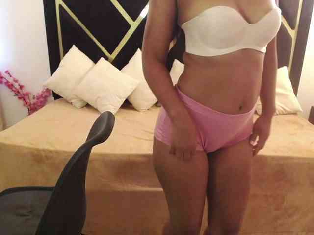 Zaara-Black webcam