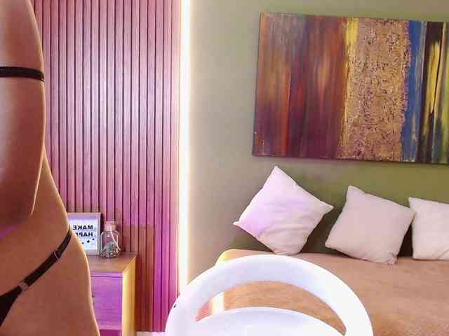 Zaara-Black webcam