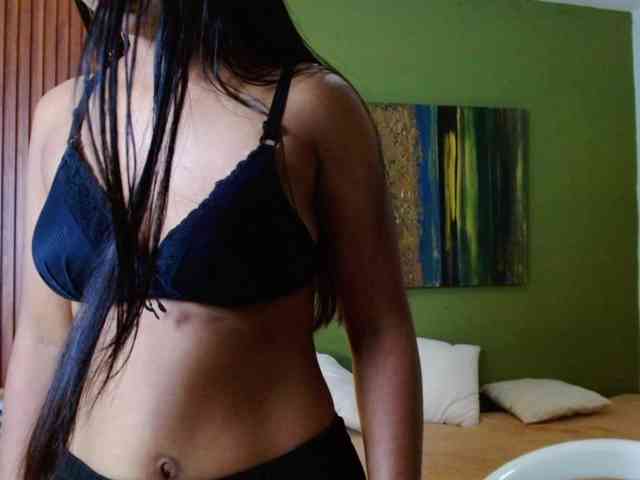Zaara-Black webcam