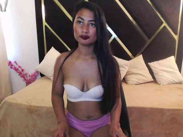 Zaara-Black webcam