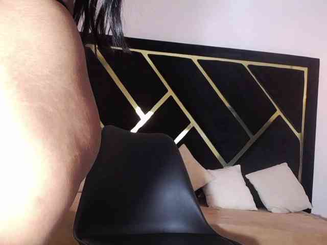 Zaara-Black webcam