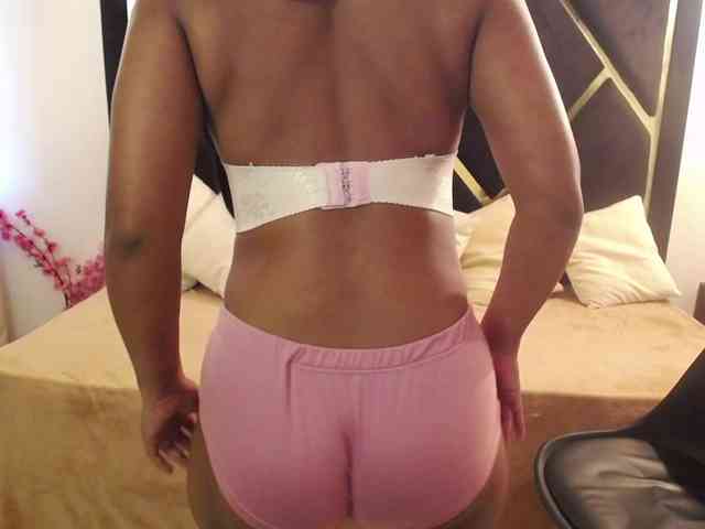 Zaara-Black webcam