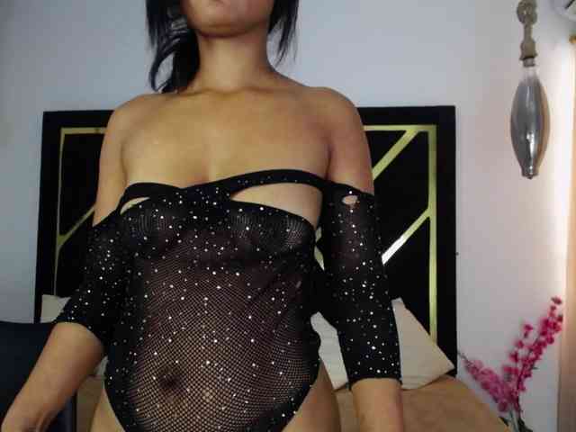 Zaara-Black webcam