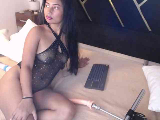 Zaara-Black webcam