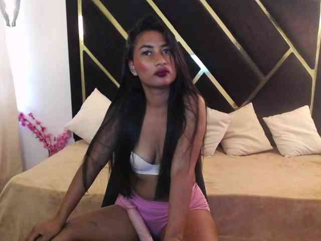 Zaara-Black webcam