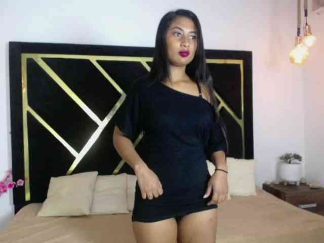Zaara-Black webcam