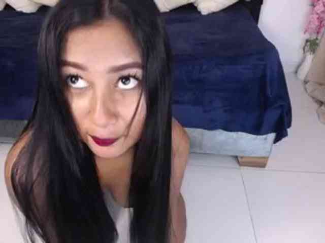 Zaara-Black webcam