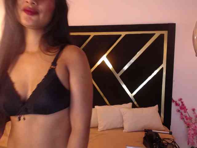 Zaara-Black webcam