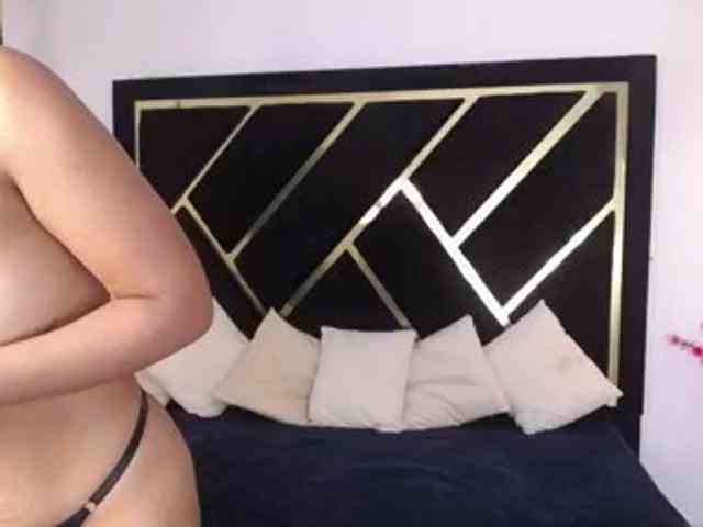 Zaara-Black webcam