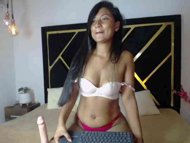 Zaara-Black webcam