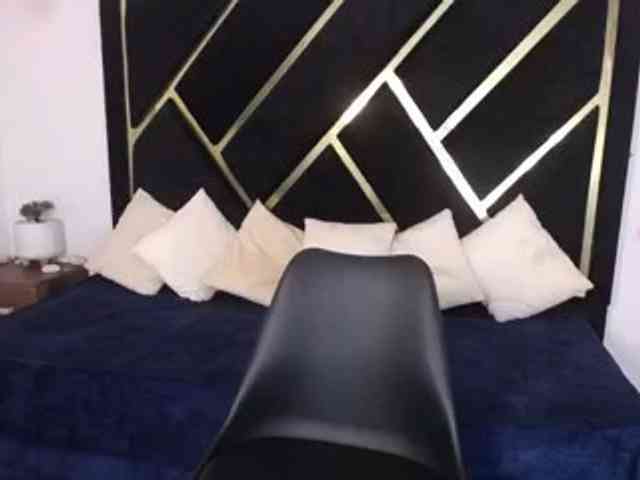Zaara-Black webcam