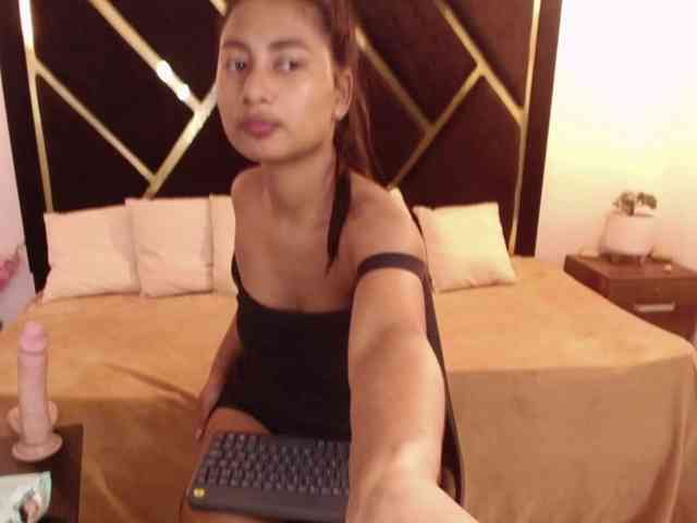 Zaara-Black webcam