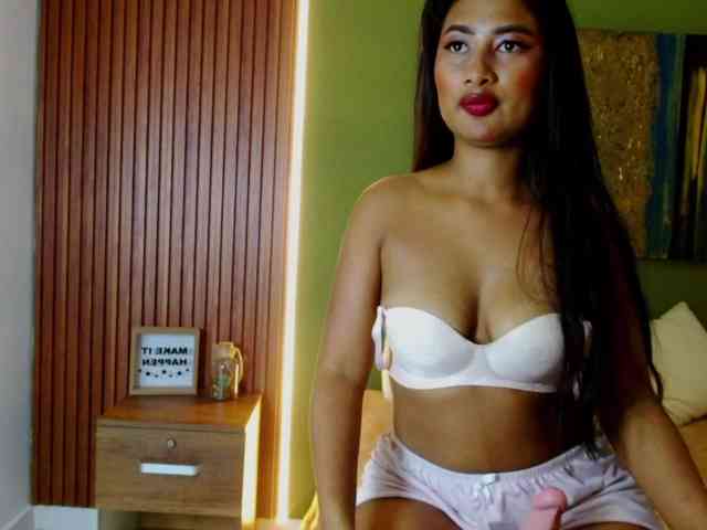 Zaara-Black webcam