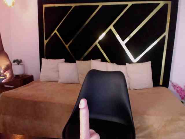 Zaara-Black webcam