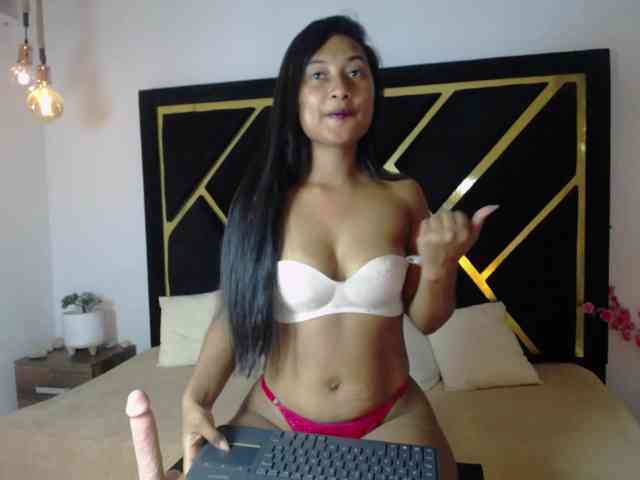 Zaara-Black webcam