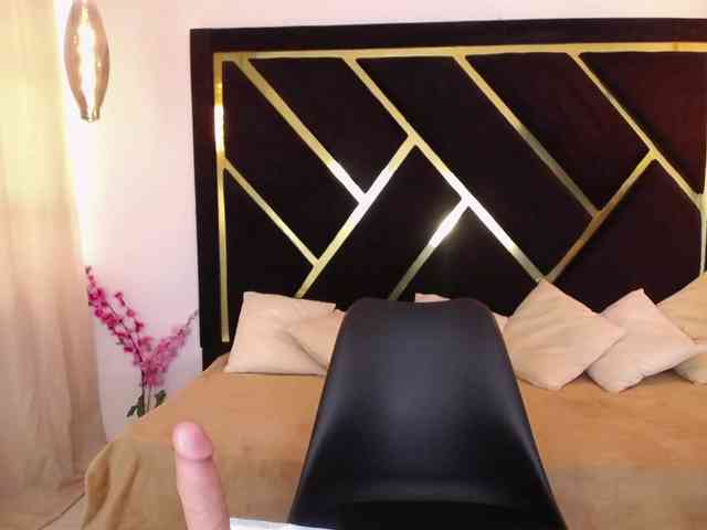 Zaara-Black webcam