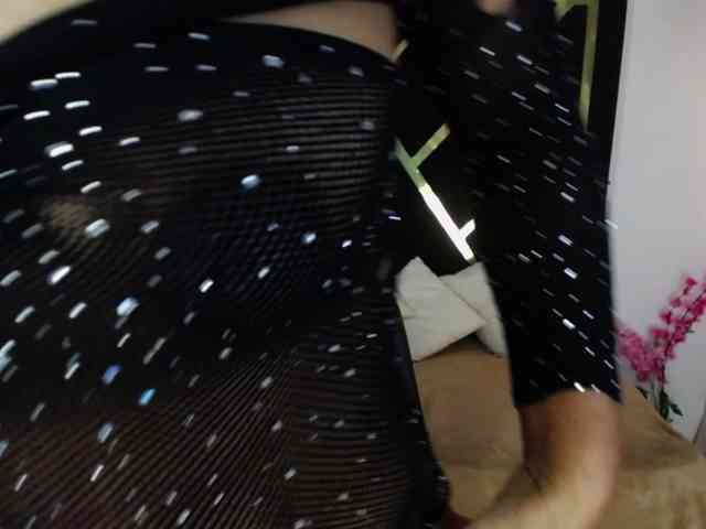 Zaara-Black webcam