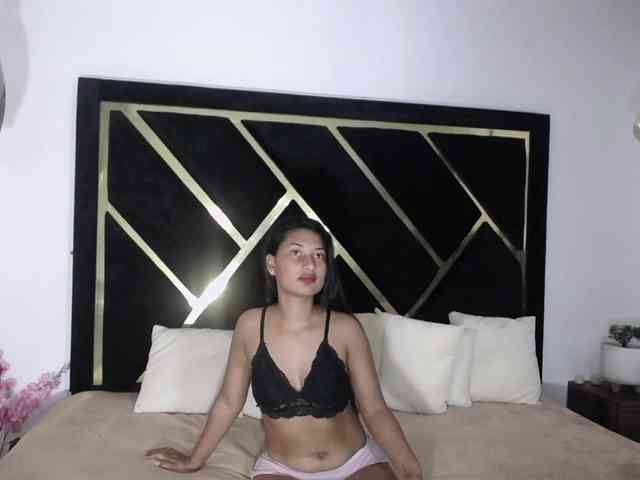 Zaara-Black webcam