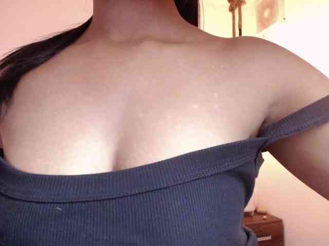 Zaara-Black webcam