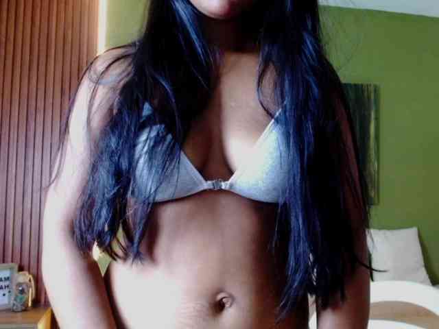 Zaara-Black webcam