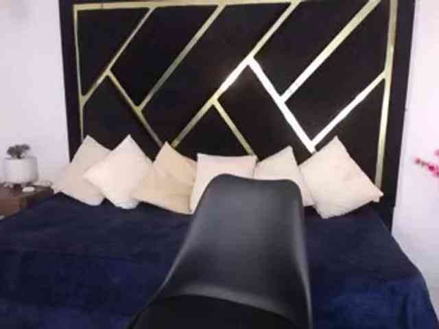 Zaara-Black webcam