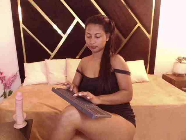 Zaara-Black webcam