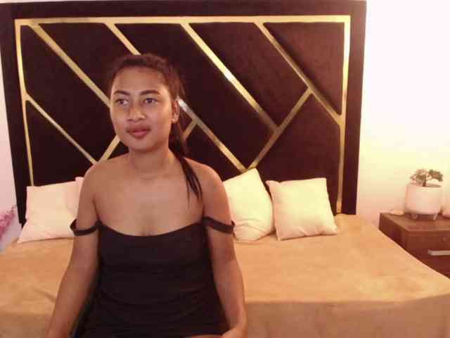 Zaara-Black webcam