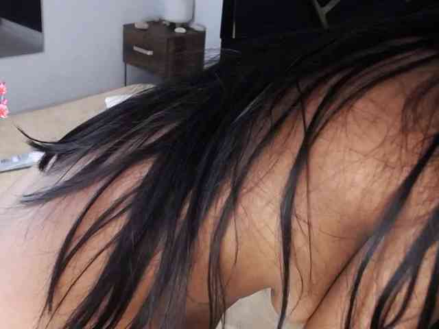 Zaara-Black webcam
