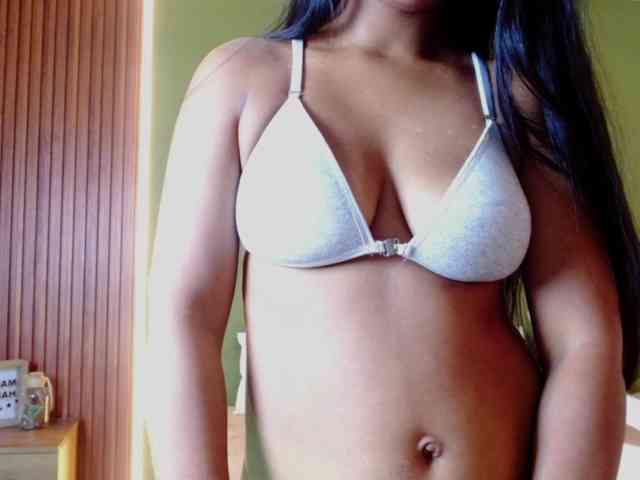 Zaara-Black webcam