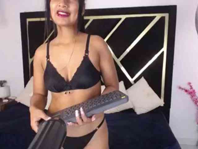 Zaara-Black webcam