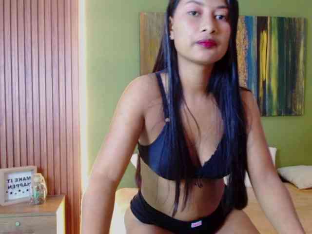 Zaara-Black webcam