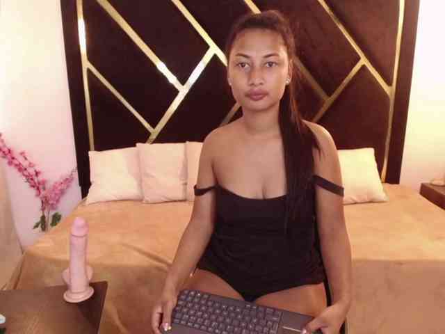 Zaara-Black webcam