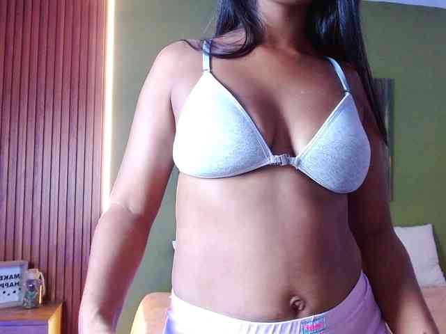 Zaara-Black webcam