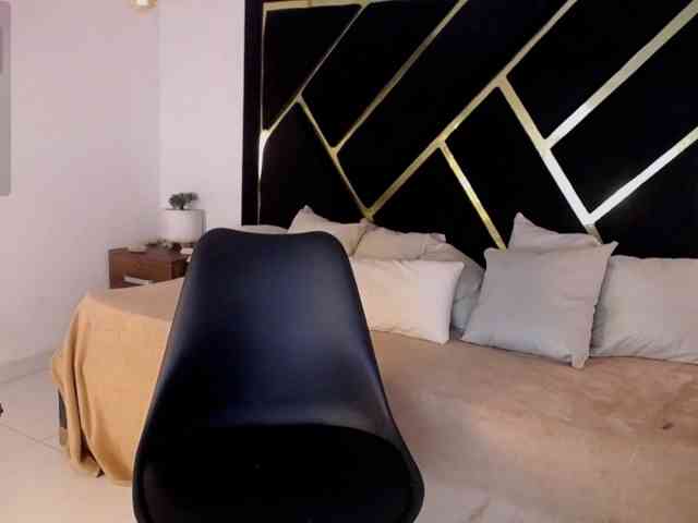 Zaara-Black