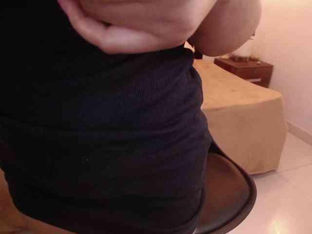 Zaara-Black webcam