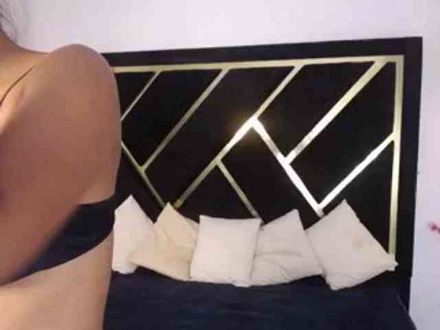 Zaara-Black webcam