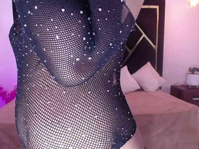 Zaara-Black webcam